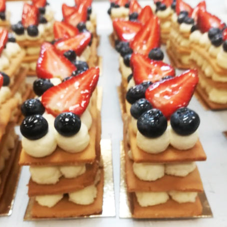 Meduolinės tešlos pyragaičiai su maskarponės sūriu