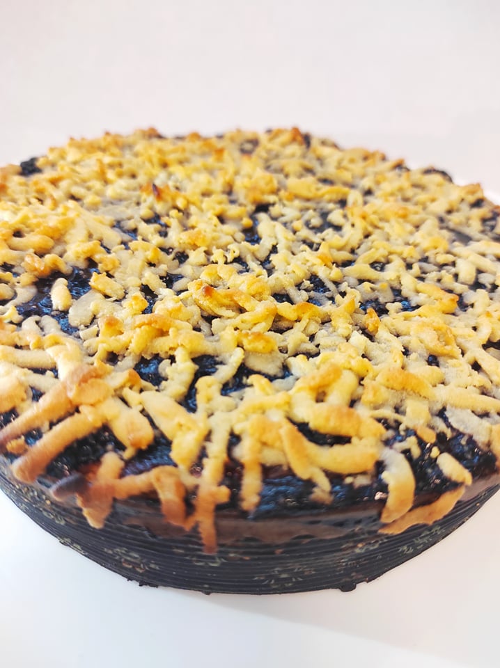 Varškės – juodųjų serbentų pyragas